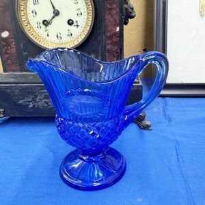 Vintage 1976 Avon Fostoria Blue Glass Mt Vernon Pitcher/Creamer Blue